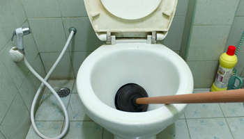 Using a plunger Using a plunger